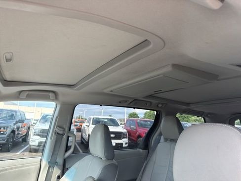 Used 2013 Toyota Sienna Limited w/ Premium Pkg FWD image 22