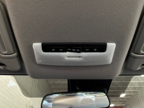 Used 2025 Nissan Versa SV FWD image 16