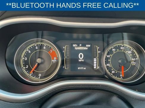 Used 2018 Jeep Cherokee Latitude Plus image 9