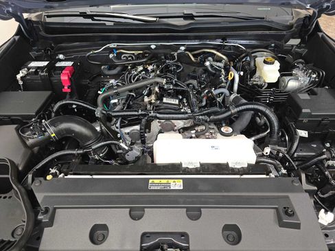 Certified 2025 Toyota Tacoma SR5 w/ SR5 Upgrade Package AWD/4WD image 9
