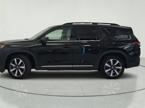 Used 2025 Honda Pilot Touring image 2