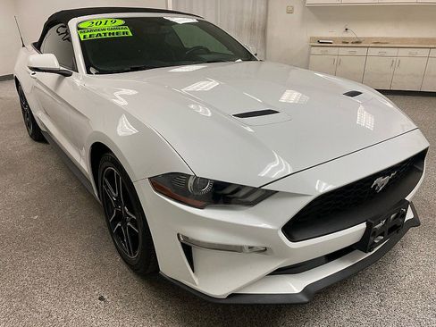 Used 2019 Ford Mustang Premium image 3