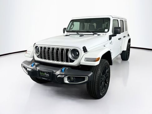 Used 2024 Jeep Wrangler Unlimited Sahara AWD/4WD image 3