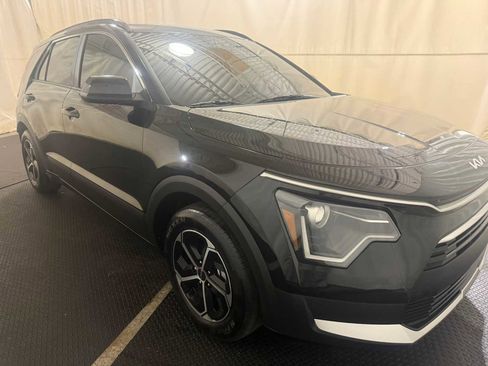 Used 2025 Kia Niro LX image 9