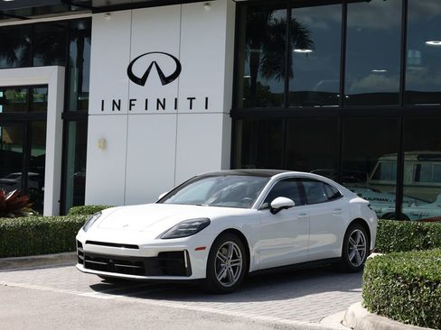 Used 2025 Porsche Panamera RWD image 1