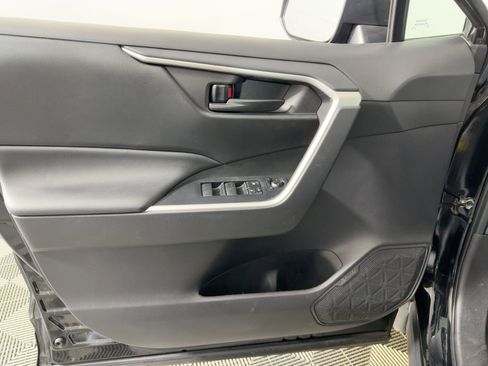 Used 2022 Toyota RAV4 LE image 12