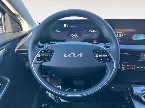 Used 2024 Kia EV6 Light RWD image 14