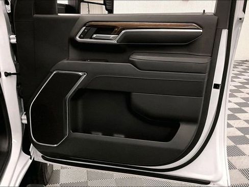 Used 2025 Chevrolet Silverado 2500 LT w/ Convenience Package image 22