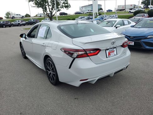 Used 2024 Toyota Camry SE FWD image 3