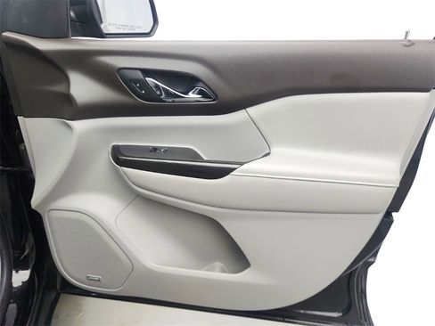 Used 2018 GMC Acadia SLT image 27