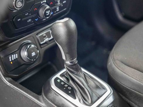 Used 2023 Jeep Renegade Altitude image 22