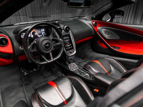 Used 2019 McLaren 570S Spider RWD image 2