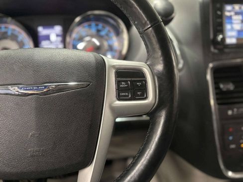 Used 2015 Chrysler Town & Country Touring-L w/ Driver Convenience Group FWD image 32