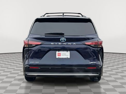 Used 2025 Toyota Sienna Limited image 6