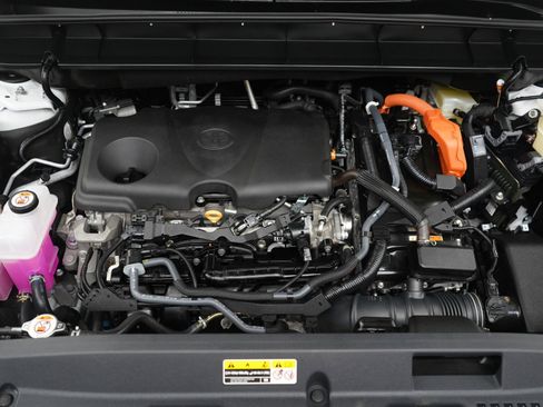 Used 2024 Toyota Highlander LE image 34