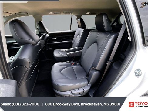 Used 2024 Toyota Grand Highlander AWD image 19