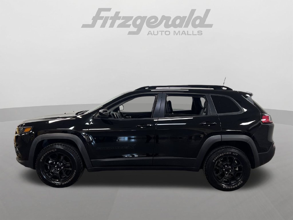 Used 2022 Jeep Cherokee Latitude w/ Sun & Sound Group AWD/4WD image 2