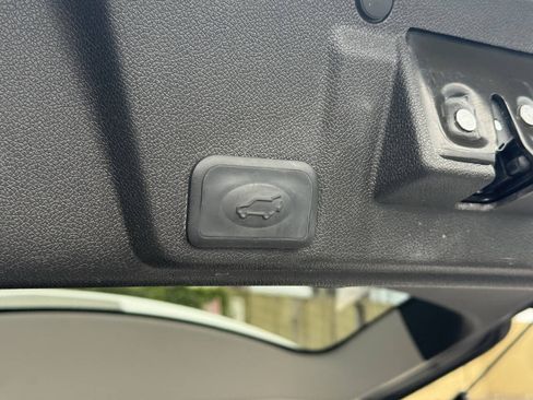 Used 2014 Chevrolet Traverse LTZ AWD/4WD image 31