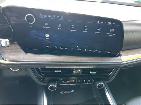Certified 2025 Chevrolet Tahoe High Country AWD/4WD image 19