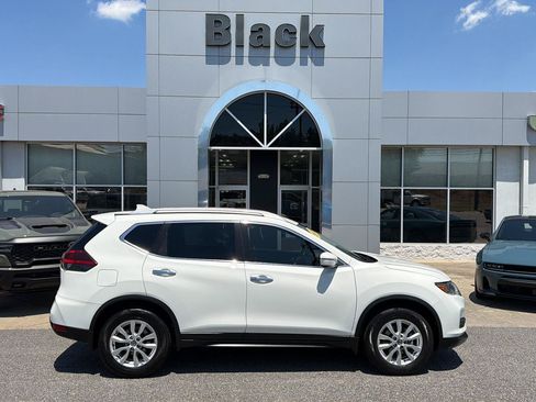 Used 2020 Nissan Rogue SV FWD image 3