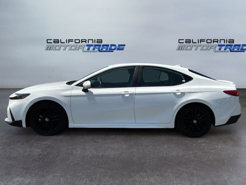 Used 2025 Toyota Camry SE FWD image 8