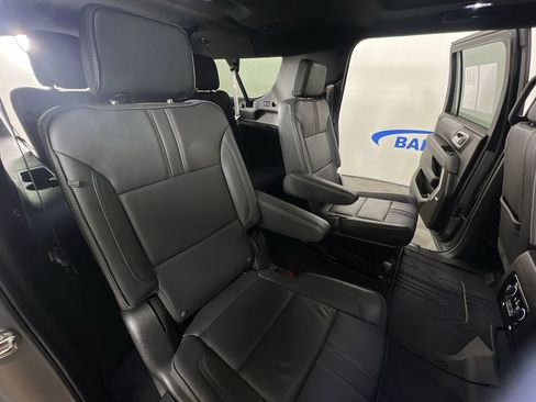 Certified 2024 Chevrolet Suburban RST w/ Luxury Package AWD/4WD image 28