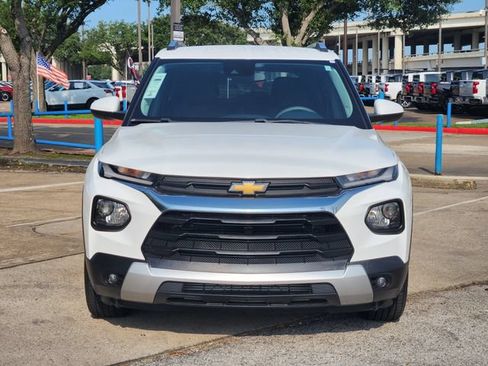 Used 2023 Chevrolet TrailBlazer LT FWD image 2