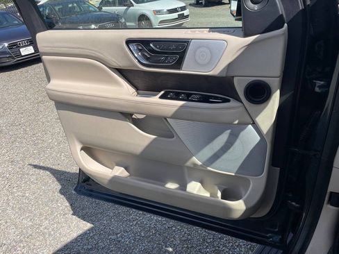 Used 2021 Lincoln Navigator L Reserve w/ Luxury Package AWD/4WD image 24