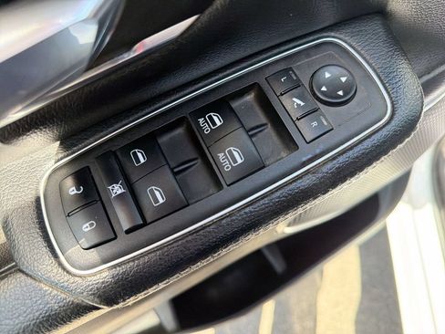 Used 2024 RAM 1500 Laramie AWD/4WD image 15