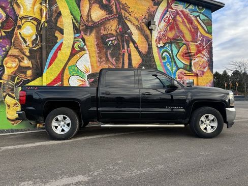 Used 2018 Chevrolet Silverado 1500 LT w/ All Star Edition image 20