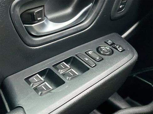 Used 2025 Honda Pilot TrailSport image 17