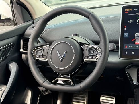 New 2025 VinFast VF 8 Eco AWD/4WD image 19