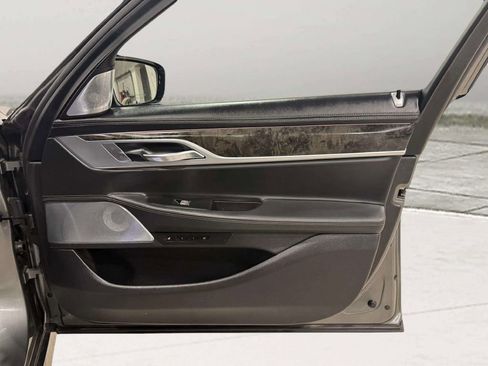 Used 2019 BMW 750i xDrive w/ Executive Package image 30