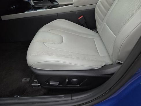 Certified 2025 Hyundai Elantra Limited FWD image 26