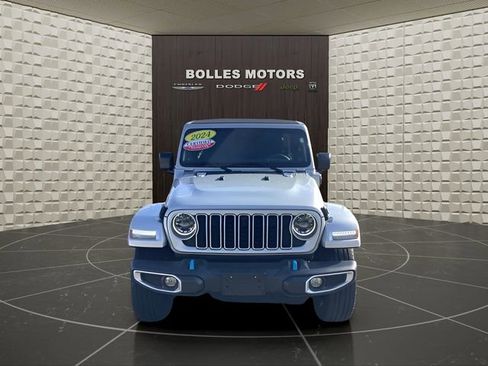 Used 2024 Jeep Wrangler Unlimited Sahara w/ Technology Group image 12