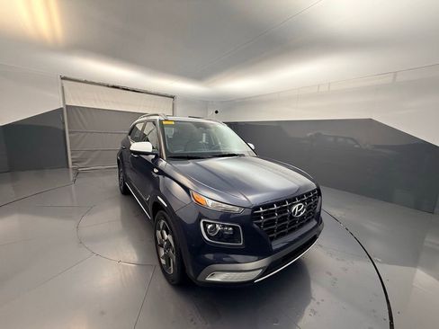 Used 2024 Hyundai Venue Limited FWD image 7