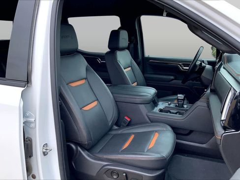 Used 2024 GMC Sierra 1500 AT4 w/ Technology Package AWD/4WD image 9