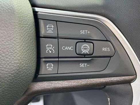New 2026 Jeep Grand Cherokee Limited w/ Luxury Tech Group II AWD/4WD image 18