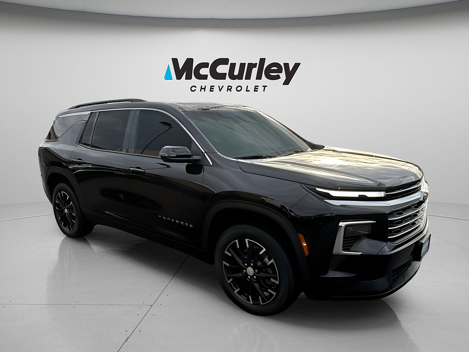 Used 2025 Chevrolet Traverse LT w/ Sun and Wheel Package AWD/4WD image 1
