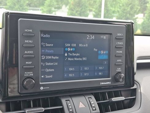 Used 2022 Toyota RAV4 XLE Premium AWD/4WD image 17