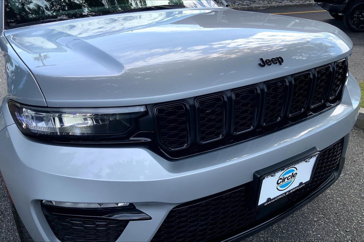 Certified 2025 Jeep Grand Cherokee Limited w/ Black Appearance Package AWD/4WD image 27