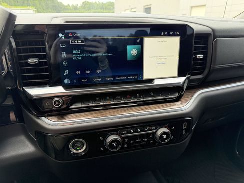 Used 2024 Chevrolet Silverado 1500 LT Trail Boss w/ Protection Package AWD/4WD image 11
