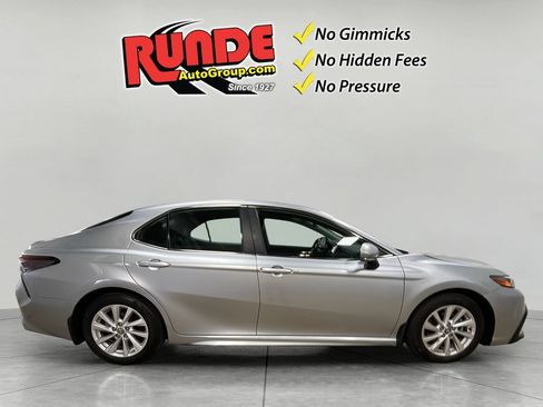 Used 2024 Toyota Camry SE FWD image 7