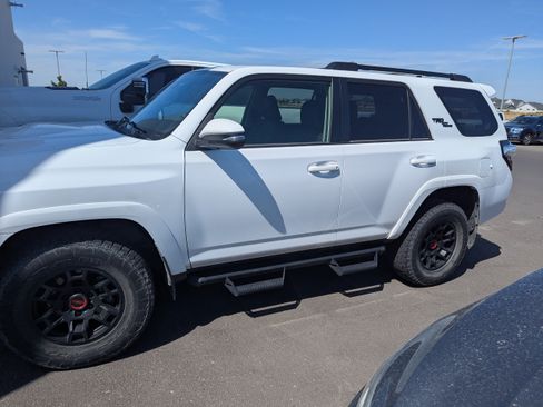 Used 2022 Toyota 4Runner TRD Off-Road Premium AWD/4WD image 9