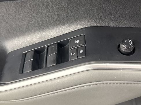 Used 2022 Toyota Highlander LE AWD/4WD image 28