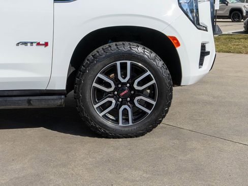 Used 2022 GMC Yukon XL AT4 w/ AT4 Premium Plus Package image 41