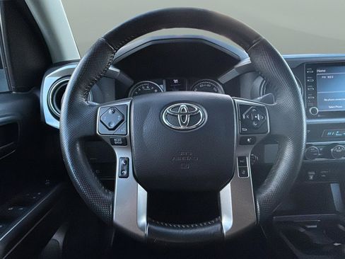 Used 2022 Toyota Tacoma SR5 w/ Technology Package image 13