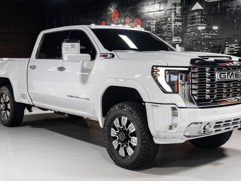 Used 2025 GMC Sierra 2500 Denali image 18