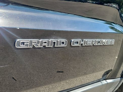 Used 2019 Jeep Grand Cherokee Limited AWD/4WD image 6