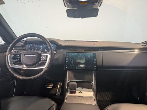 Used 2025 Land Rover Range Rover Long Wheelbase SE image 17